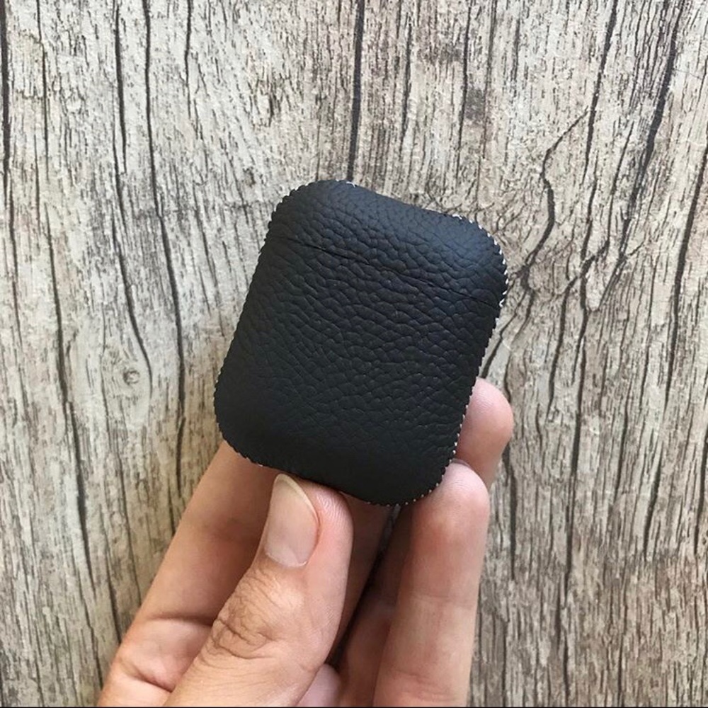 Wireless charging case for Airpods